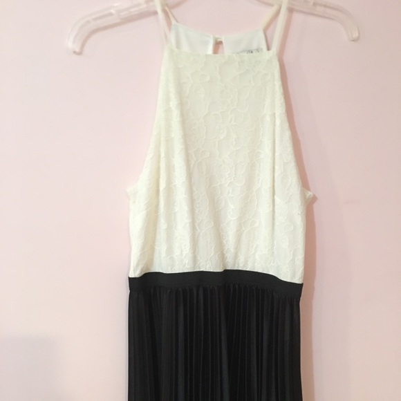 Speechless Dresses & Skirts - Host pick 🎉🎉🎉White lace, black dress Speechless
